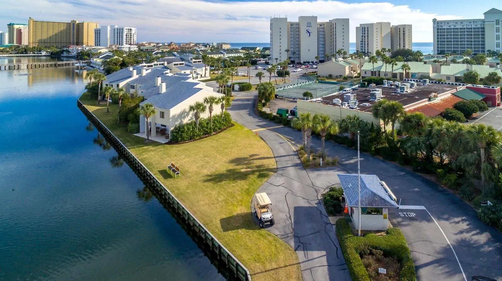 3024 Shoreline Tower Beach View Vacation Condo Free Beach Setup Destin Holiday home