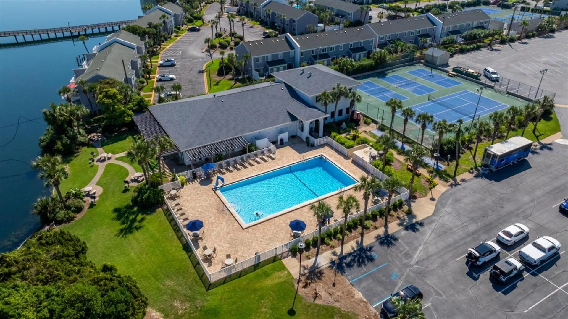 3024 Shoreline Tower Beach View Vacation Condo Free Beach Setup Destin United States